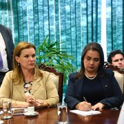 Reunião de prefeitos com o relator da reforma tributária senador Eduardo Braga